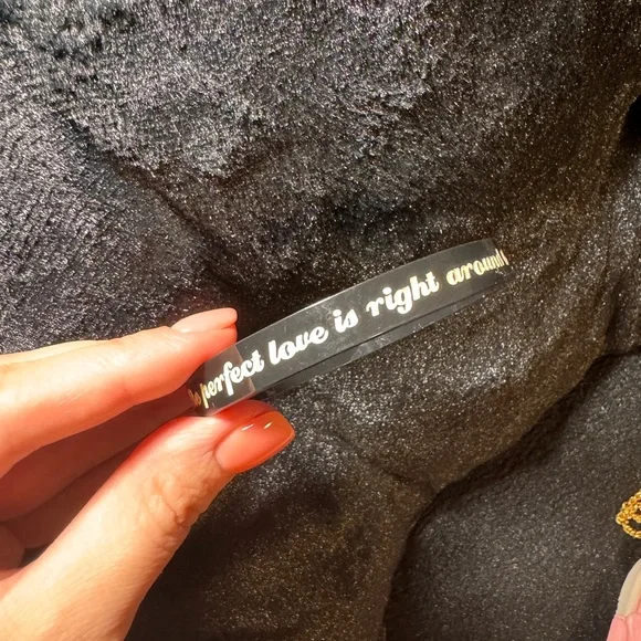 Dolce&Gabbana bracelet Includes Box - Picture 7 of 9